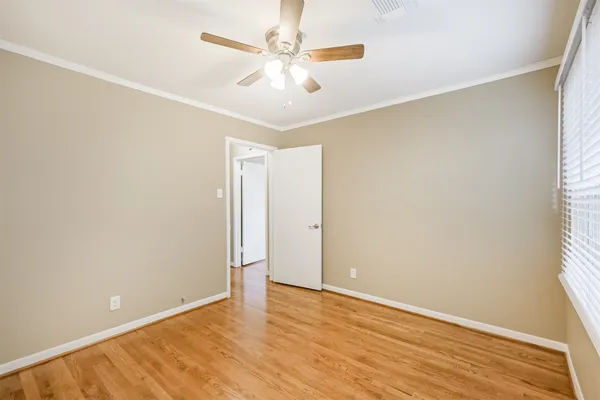 $3,400 | 4613 Braeburn Drive, Bellaire, TX 77401