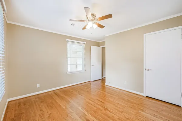 $3,400 | 4613 Braeburn Drive, Bellaire, TX 77401