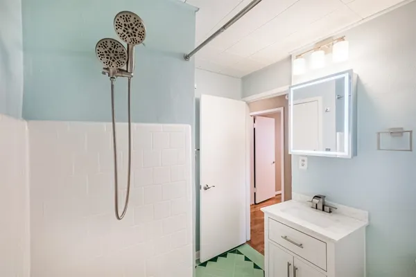 $3,400 | 4613 Braeburn Drive, Bellaire, TX 77401