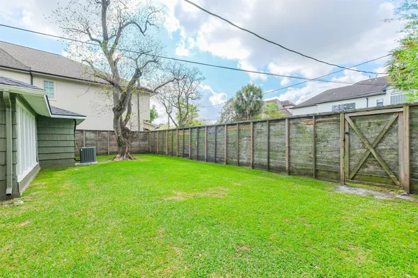 $3,400 | 4613 Braeburn Drive, Bellaire, TX 77401