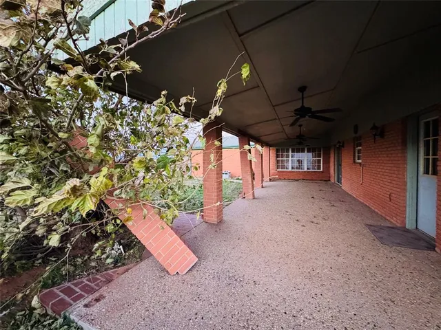 $84,900 | 1111 East Sammy Baugh Avenue, Rotan, TX 79546