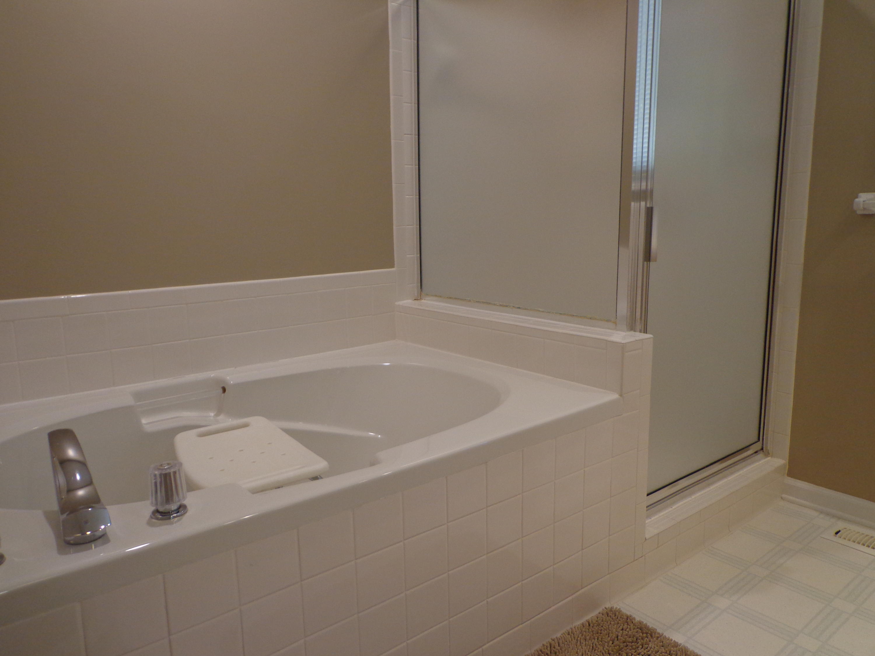 1908 McVitty Road Salem, VA 24153 - Photo 29 of 44 a close up of a bathtub