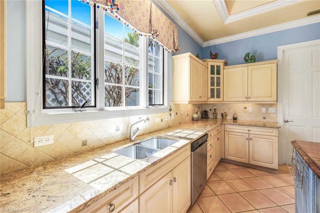 15588 Whitney Lane Naples, FL 34110 - Photo 13 of 49