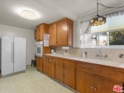 $770,000 | 144 West 45th Street, Los Angeles, CA 90037