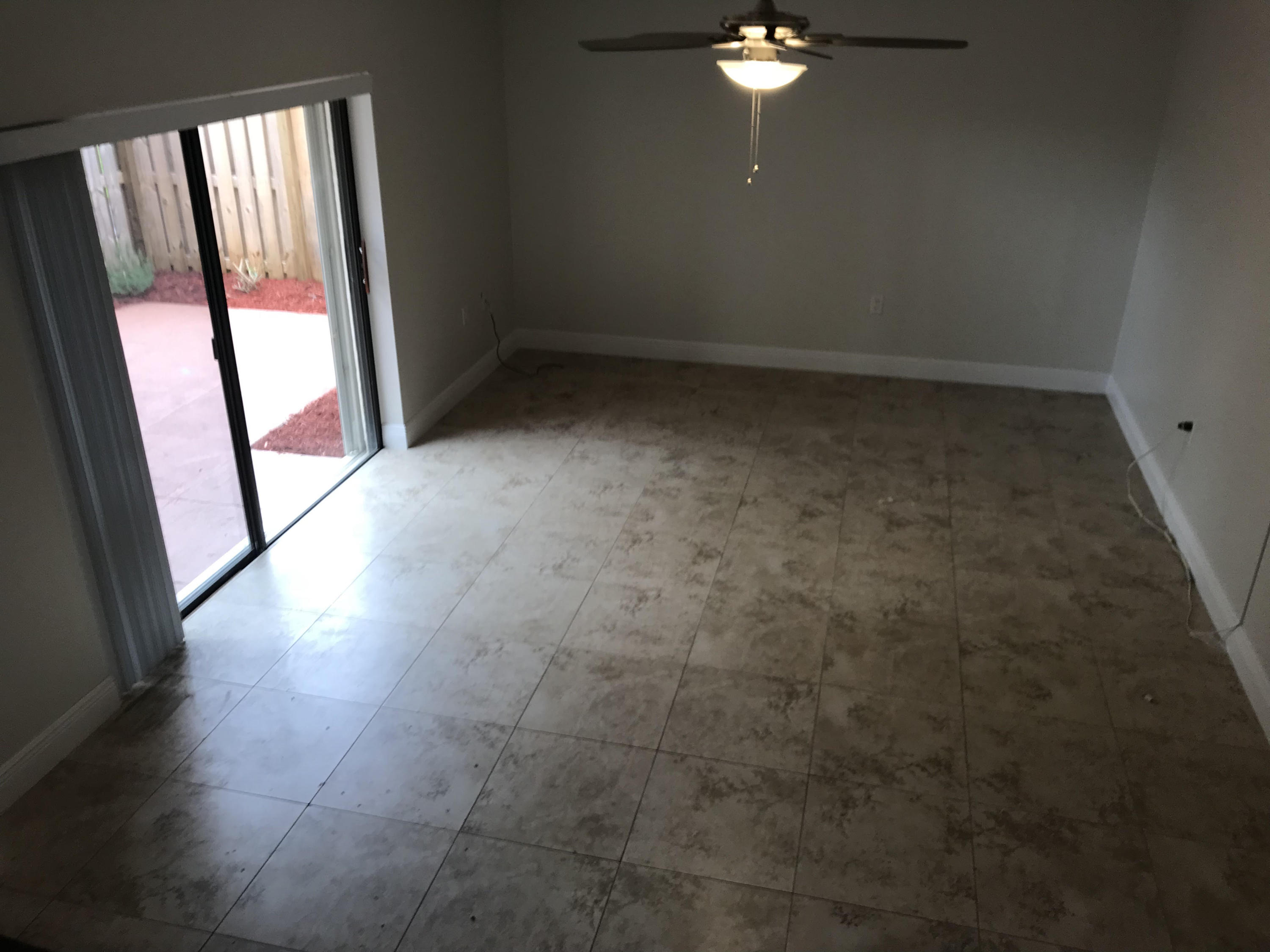 3900 County Line Road, Unit 4B Tequesta, FL 33469 - Photo 4 of 8 living room
