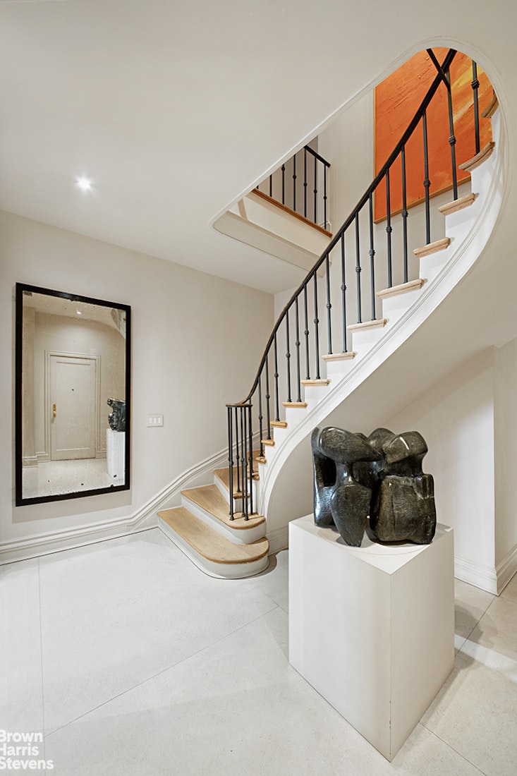 563 Park Avenue, Unit 5/6W Manhattan, NY 10065 - Photo 6 of 13 a view of entryway and hall