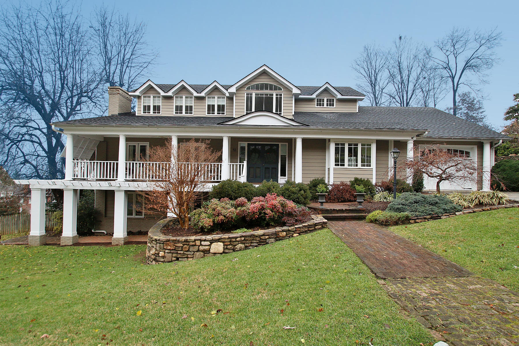 45 Cardinal Road Southwest Roanoke, VA 24014 - Photo 1 of 35 a front view of house with yard and green space