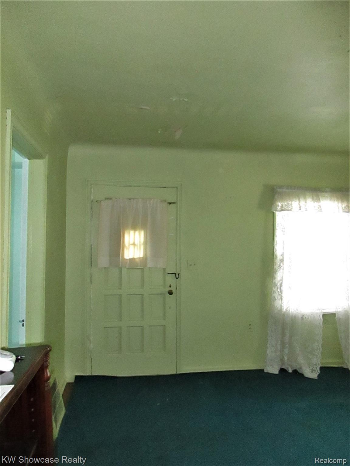 191 Linden Road Pontiac, MI 48341 - Photo 8 of 12 Linden Living 1.jpg