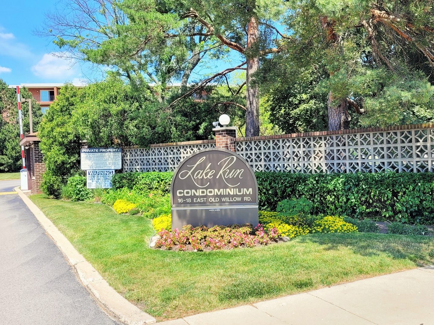 16 East Old Willow Road, Unit 516S Prospect Heights, IL 60070 - Photo 2 of 17