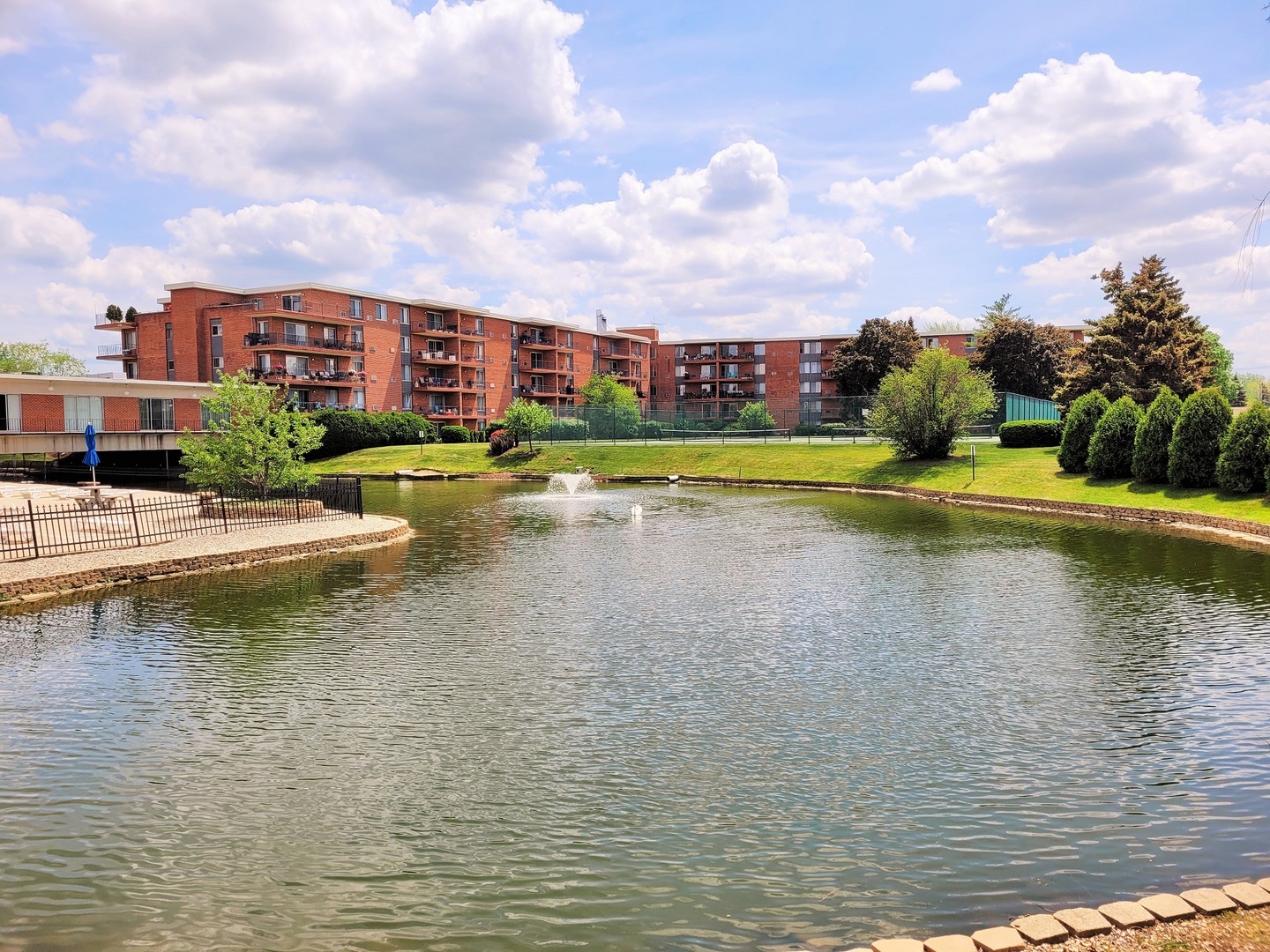 16 East Old Willow Road, Unit 516S Prospect Heights, IL 60070 - Photo 7 of 17