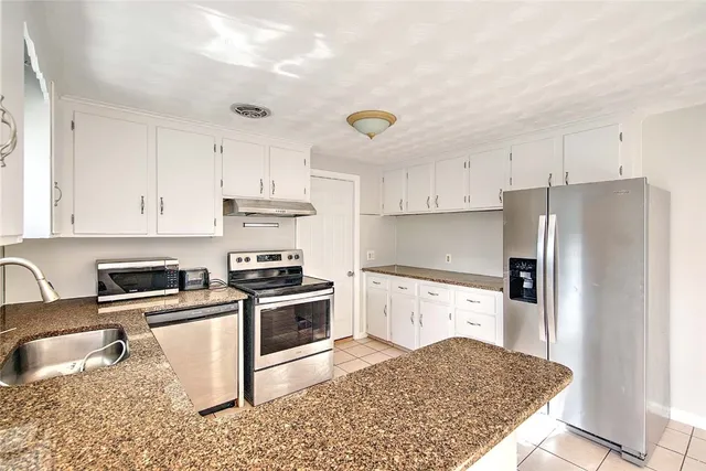 $3,100 | 138 Youngs Avenue, Coventry, RI 02816