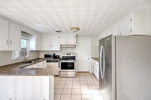 $3,100 | 138 Youngs Avenue, Coventry, RI 02816