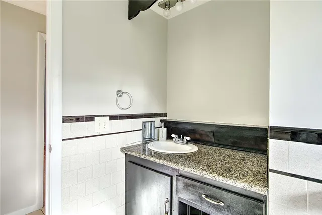 $3,100 | 138 Youngs Avenue, Coventry, RI 02816