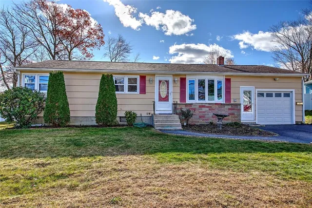 $3,100 | 138 Youngs Avenue, Coventry, RI 02816