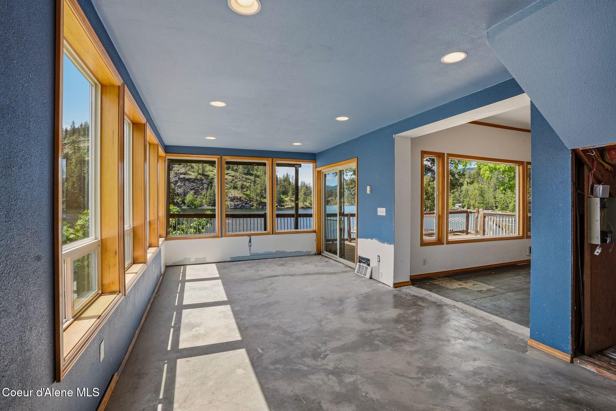 24305 North Lakeview Boulevard Rathdrum, ID 83858 - Photo 11 of 45 Living room