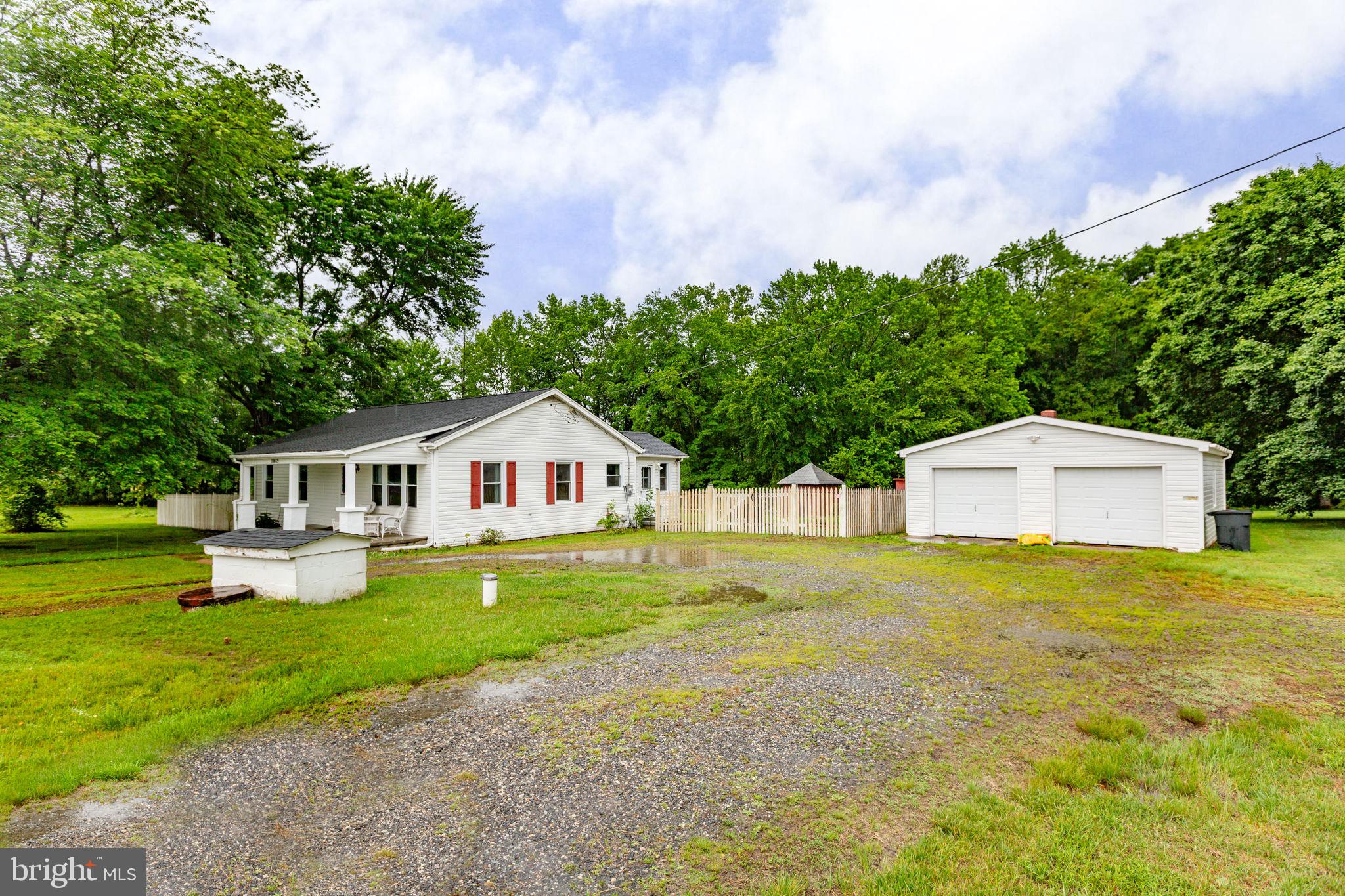 10669 Post Oak Road Spotsylvania, VA 22551 - Photo 5 of 27 Gravel driveway providing extra parking space