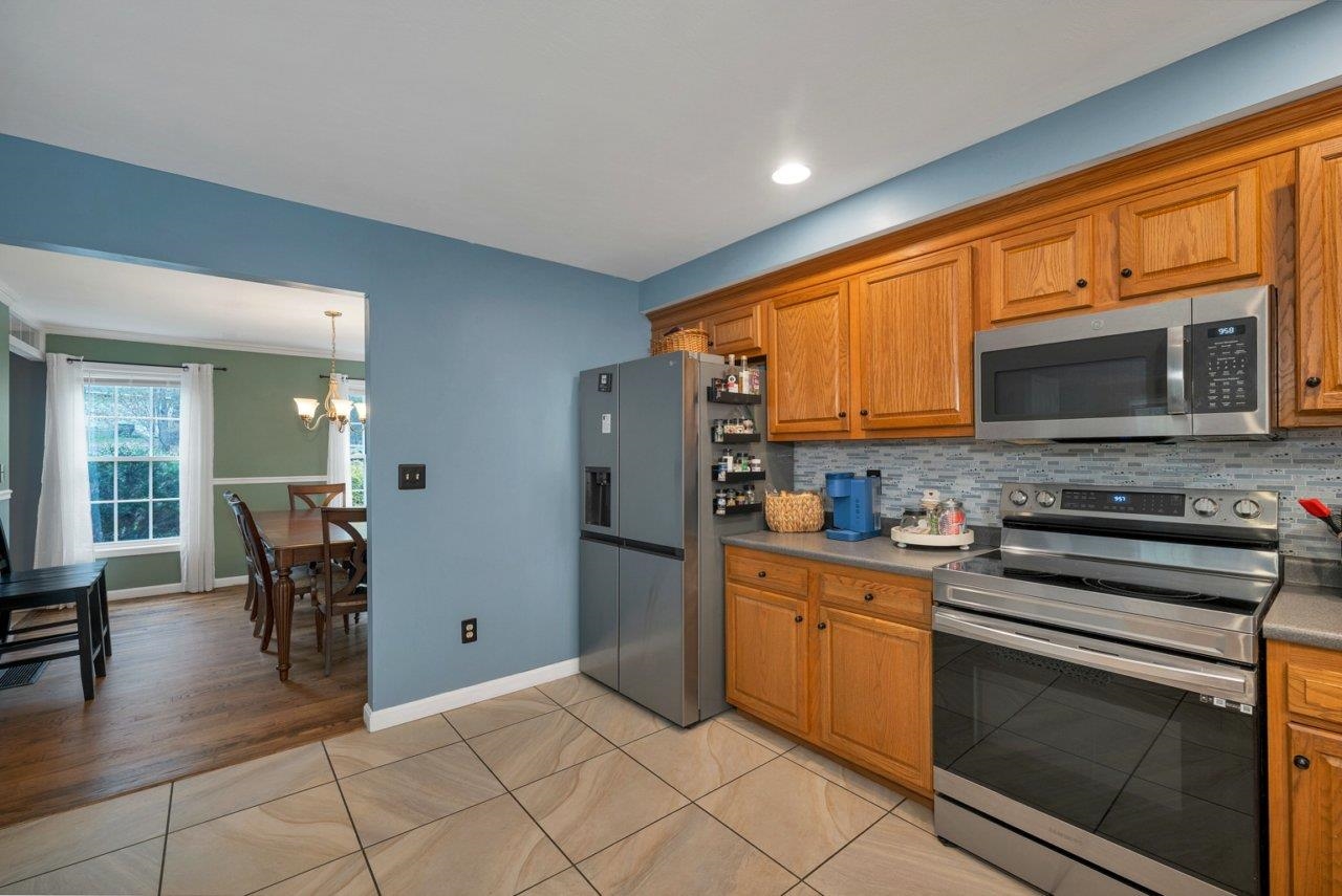 2 Cardinal Circle Derry, NH 03038 - Photo 3 of 22