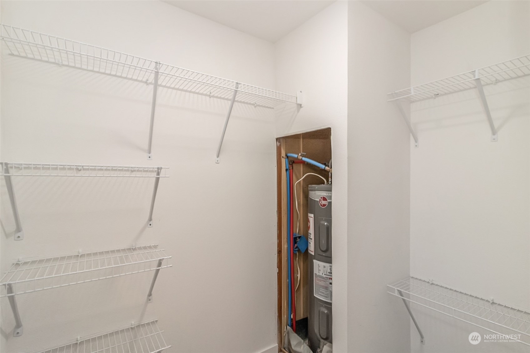415 Lakeview Road, Unit E7 Lynnwood, WA 98087 - Photo 12 of 20 a utility room with dryer and washer