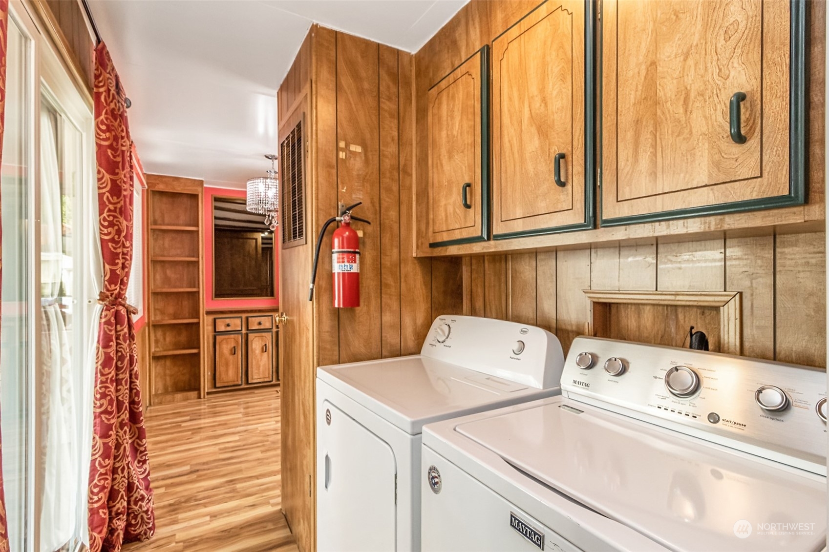 415 Lakeview Road, Unit E7 Lynnwood, WA 98087 - Photo 15 of 20 a utility room with dryer and washer