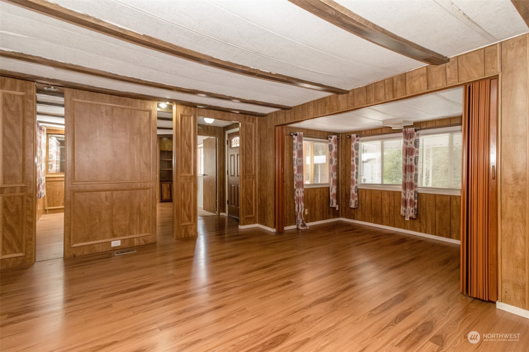 415 Lakeview Road, Unit E7 Lynnwood, WA 98087 - Photo 3 of 20 a view of an empty room with wooden floor and a window