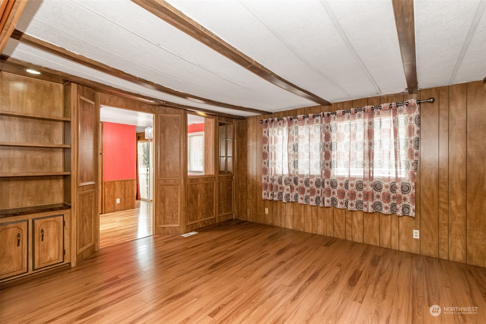 415 Lakeview Road, Unit E7 Lynnwood, WA 98087 - Photo 4 of 20 a view of entryway with wooden floor