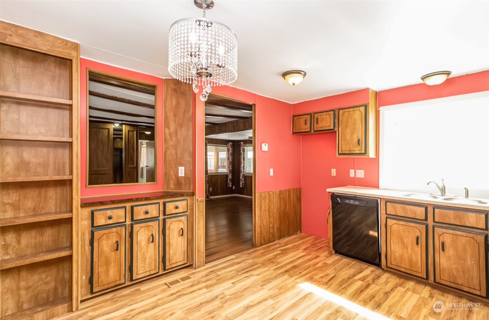 415 Lakeview Road, Unit E7 Lynnwood, WA 98087 - Photo 7 of 20 a spacious bathroom with a granite countertop sink a mirror and bathtub