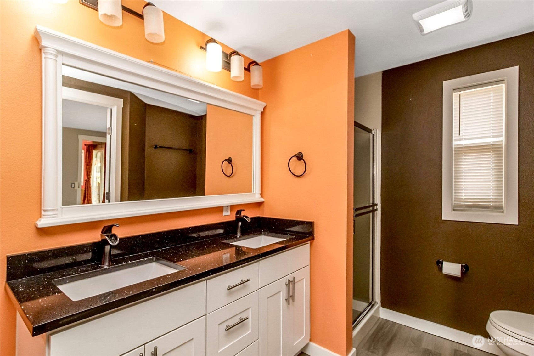 415 Lakeview Road, Unit E7 Lynnwood, WA 98087 - Photo 10 of 20 a bathroom with a sink and a mirror