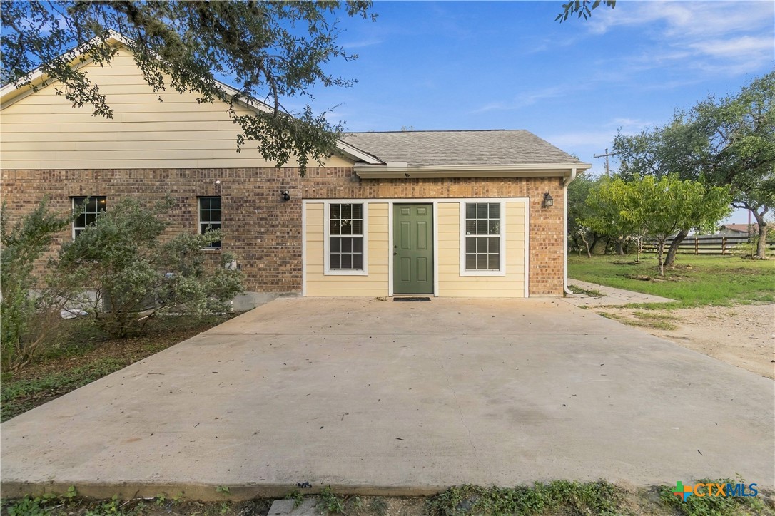 205 Homestead Road Kyle, TX 78640 - Photo 5 of 30 Driveway