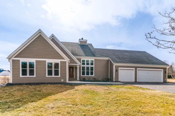 $899,000 | W1461 Maureen Court, Bloomfield, WI 53147