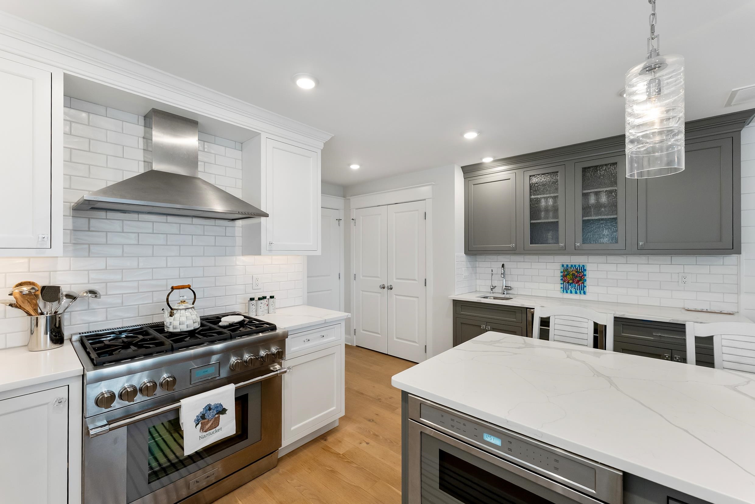253 35th, Unit WEST Avalon, NJ 08202 - Photo 19 of 43 a kitchen with a stove and a refrigerator