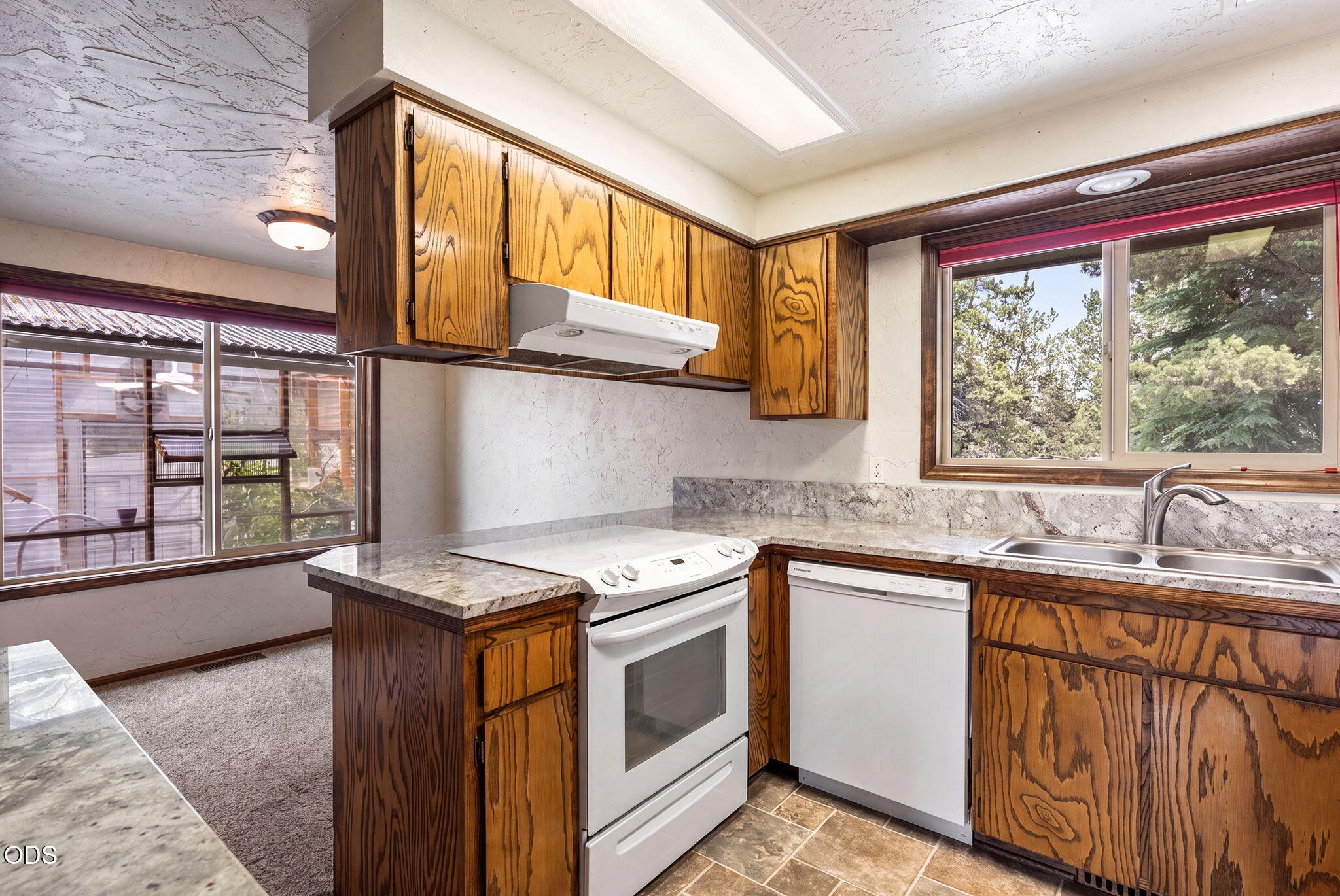 64699 McGrath Road Bend, OR 97701 - Photo 12 of 44