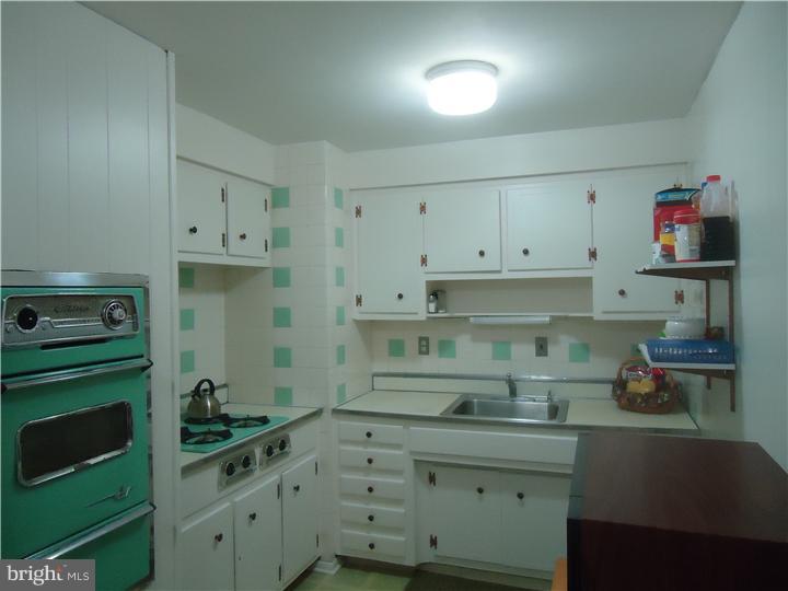 4219 Greenmount Road Philadelphia, PA 19154 - Photo 8 of 15 Kitchen