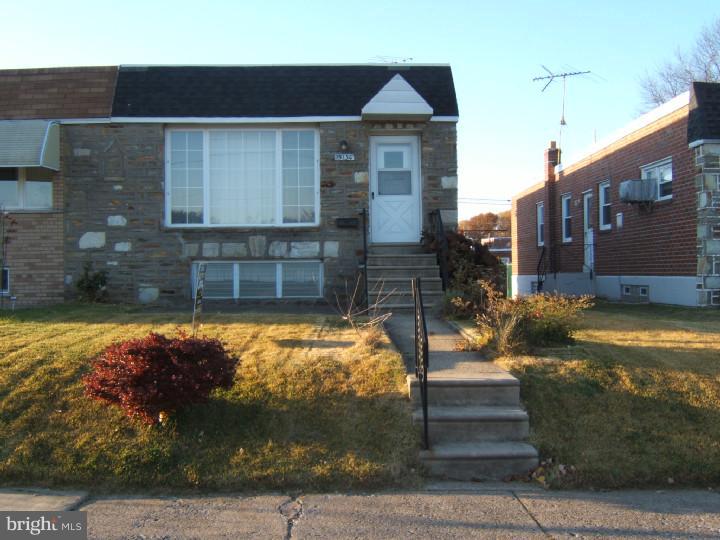15130 Carter Road Philadelphia, PA 19116 - Photo 2 of 16 Exterior Front