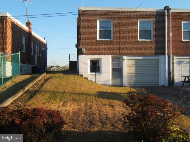 15130 Carter Road Philadelphia, PA 19116 - Photo 15 of 16 Exterior Back
