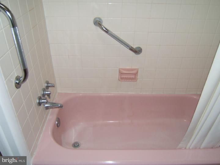 15130 Carter Road Philadelphia, PA 19116 - Photo 9 of 16 Bathroom