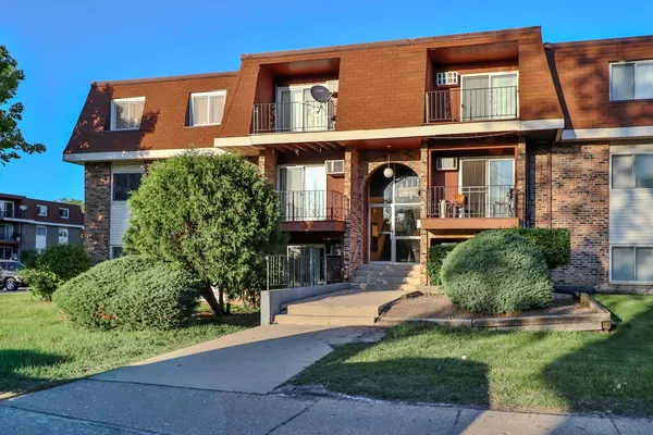 $189,900 | 1085 Valley Lane, Unit 216, Hoffman Estates, IL 60169