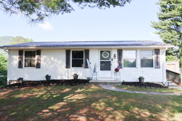 $244,000 | 36 Railroad Avenue, New Castle, VA 24127