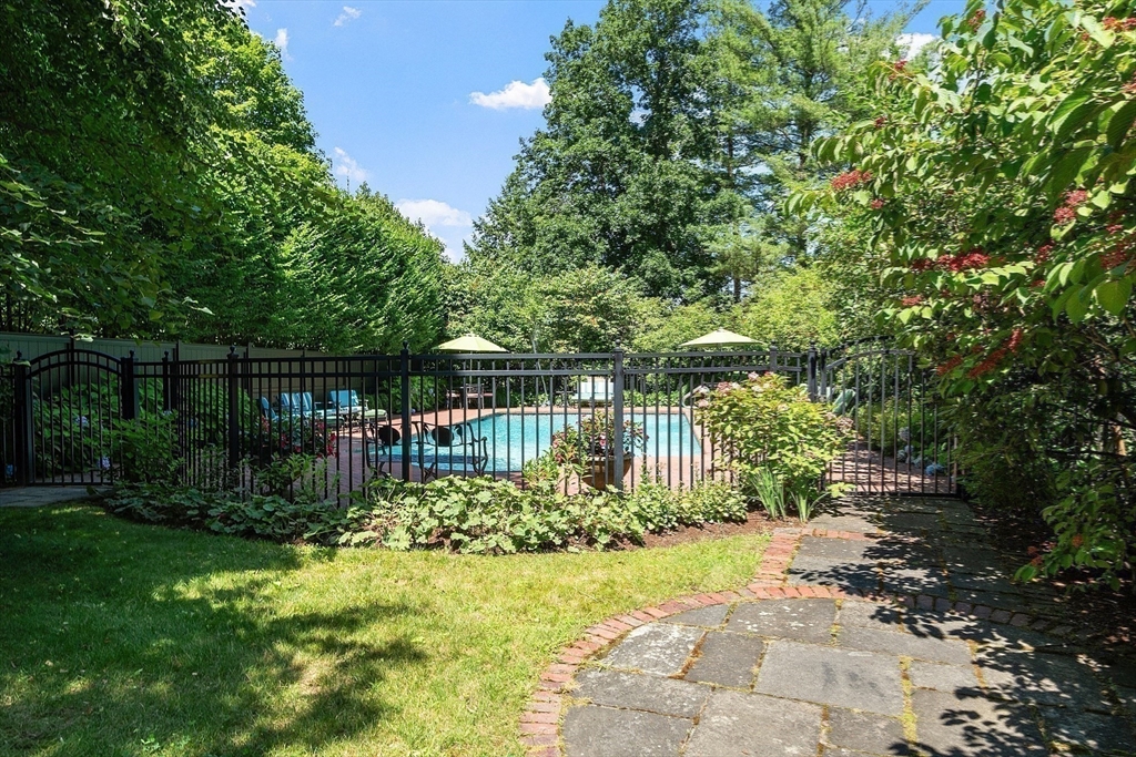 29 Willard Common Concord, MA 01742 - Photo 18 of 42