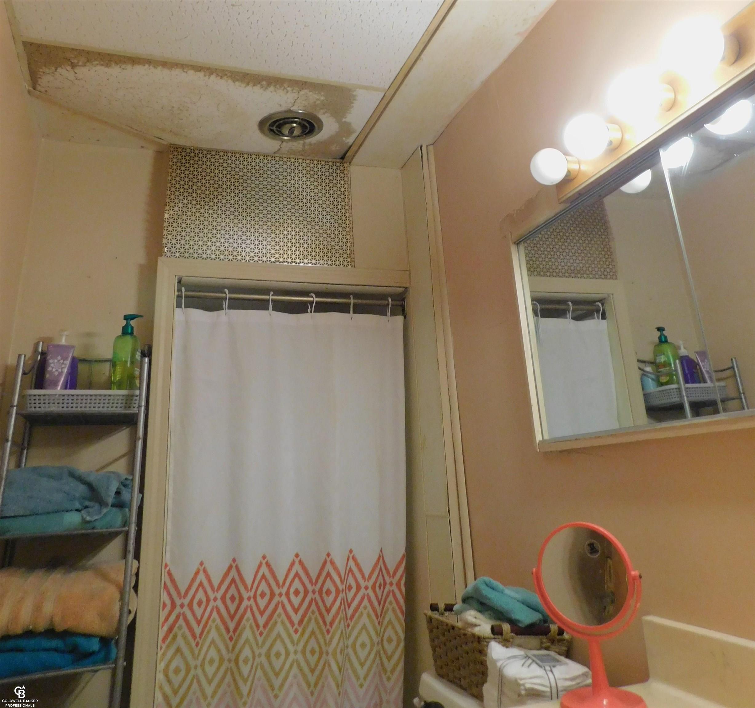 4745 Fish Road Smiths Creek, MI 48074 - Photo 21 of 41 1st Floor Bathroom