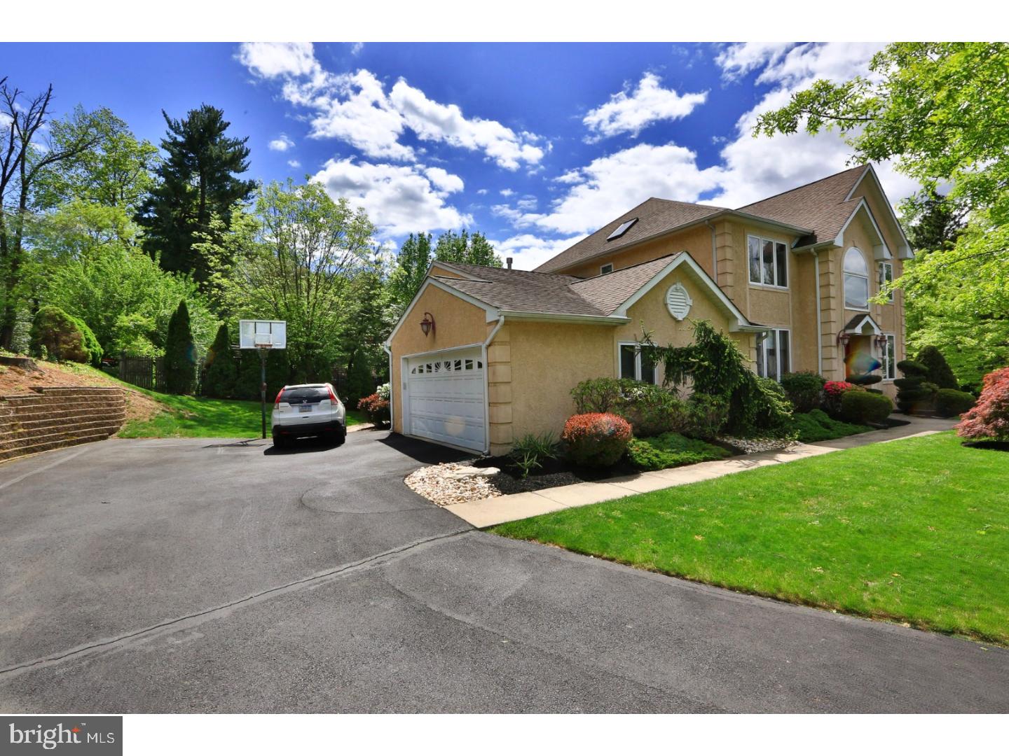 2253 Dale Road Huntingdon Valley, PA 19006 - Photo 3 of 24
