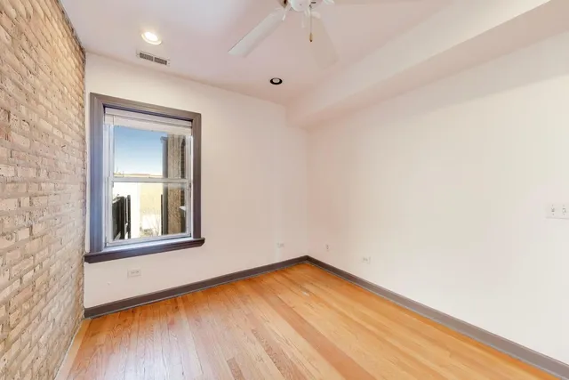 $2,100 | 5253 North Rockwell Street, Unit 3, Chicago, IL 60625