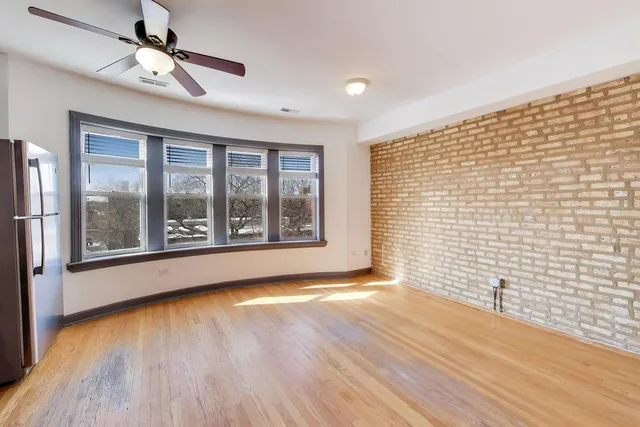 $2,100 | 5253 North Rockwell Street, Unit 3, Chicago, IL 60625