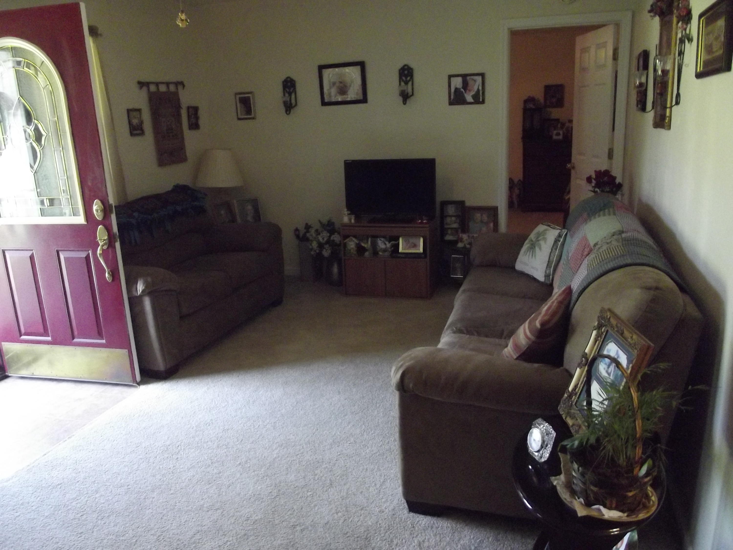 588 Bethlehem Road Madisonville, TN 37354 - Photo 2 of 12 2-Living Room