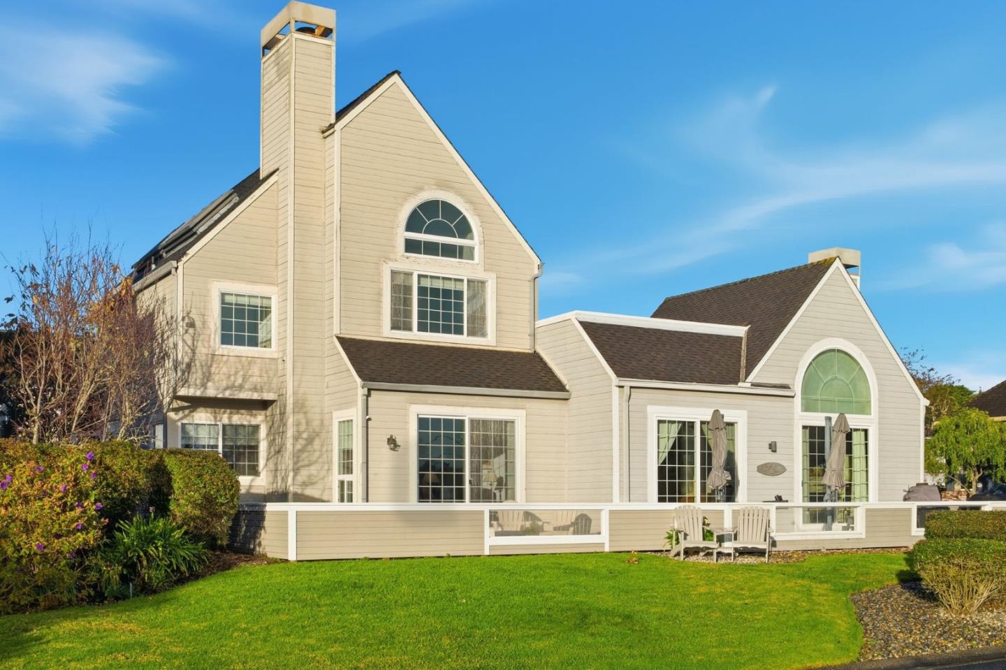 25 Merion Road Half Moon Bay, CA 94019 - Photo 2 of 72 a front view of a house with a yard