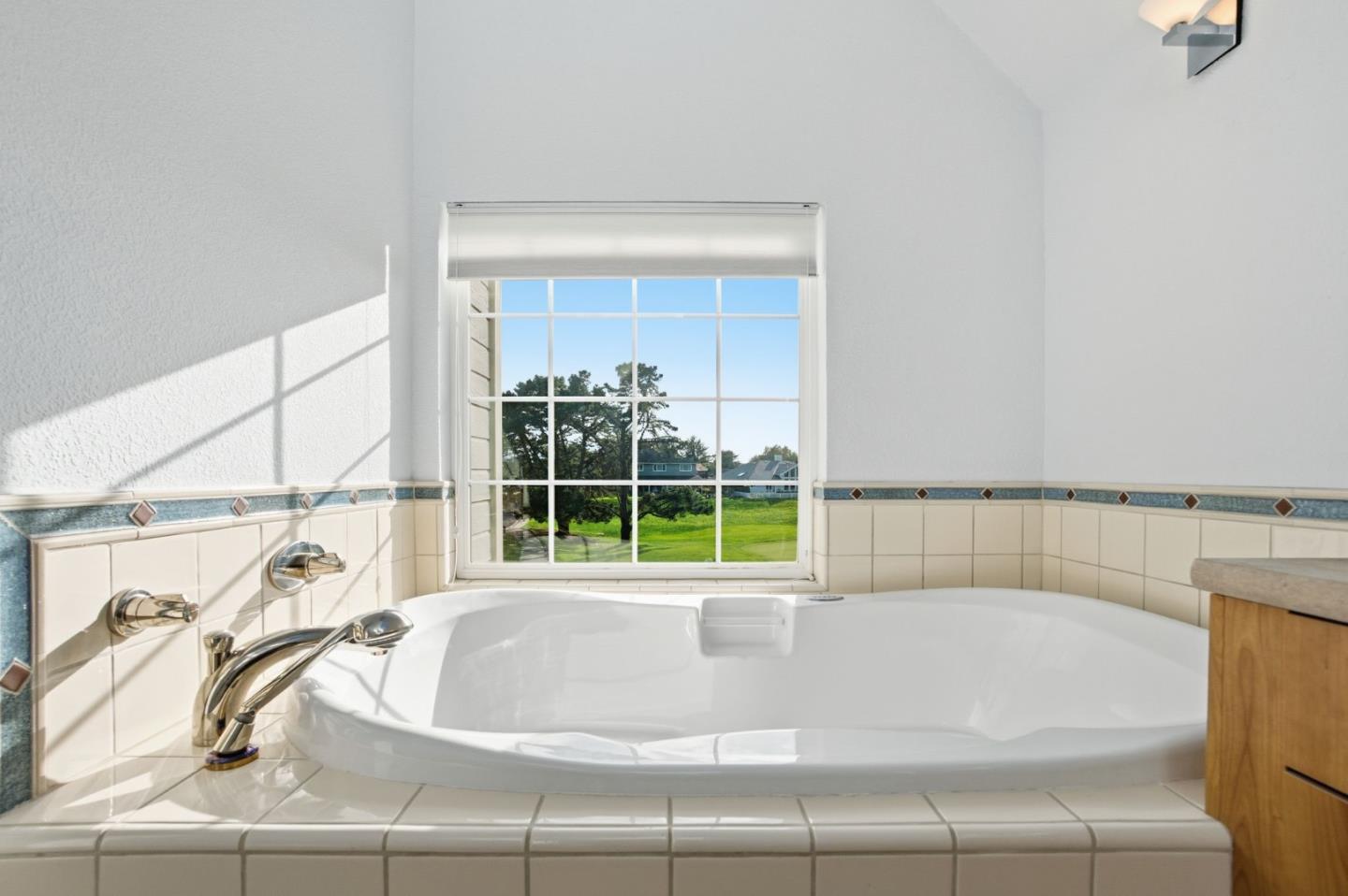 25 Merion Road Half Moon Bay, CA 94019 - Photo 37 of 72 a view of a bathtub in a bathroom