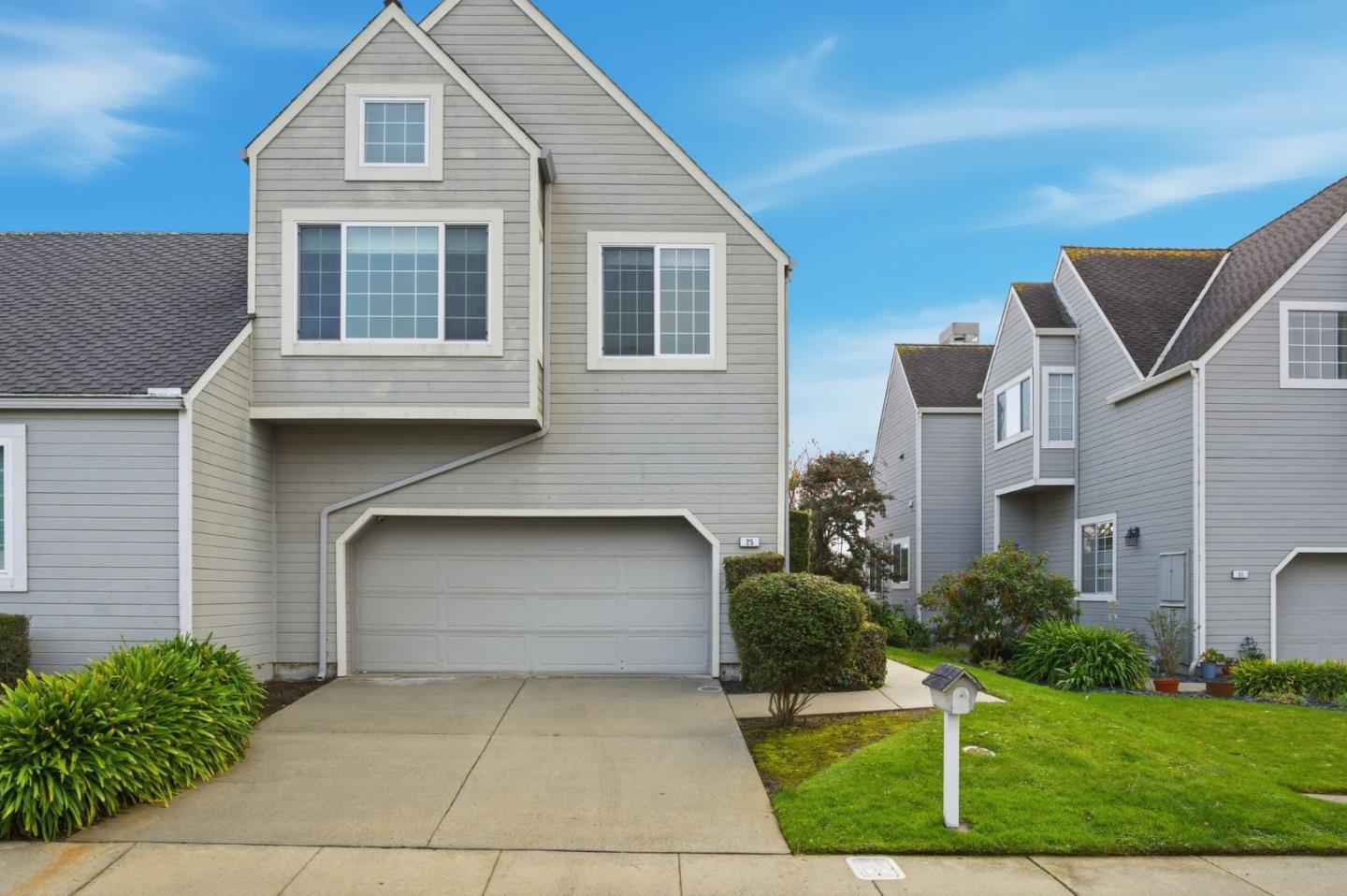25 Merion Road Half Moon Bay, CA 94019 - Photo 60 of 72 a front view of a house with garden