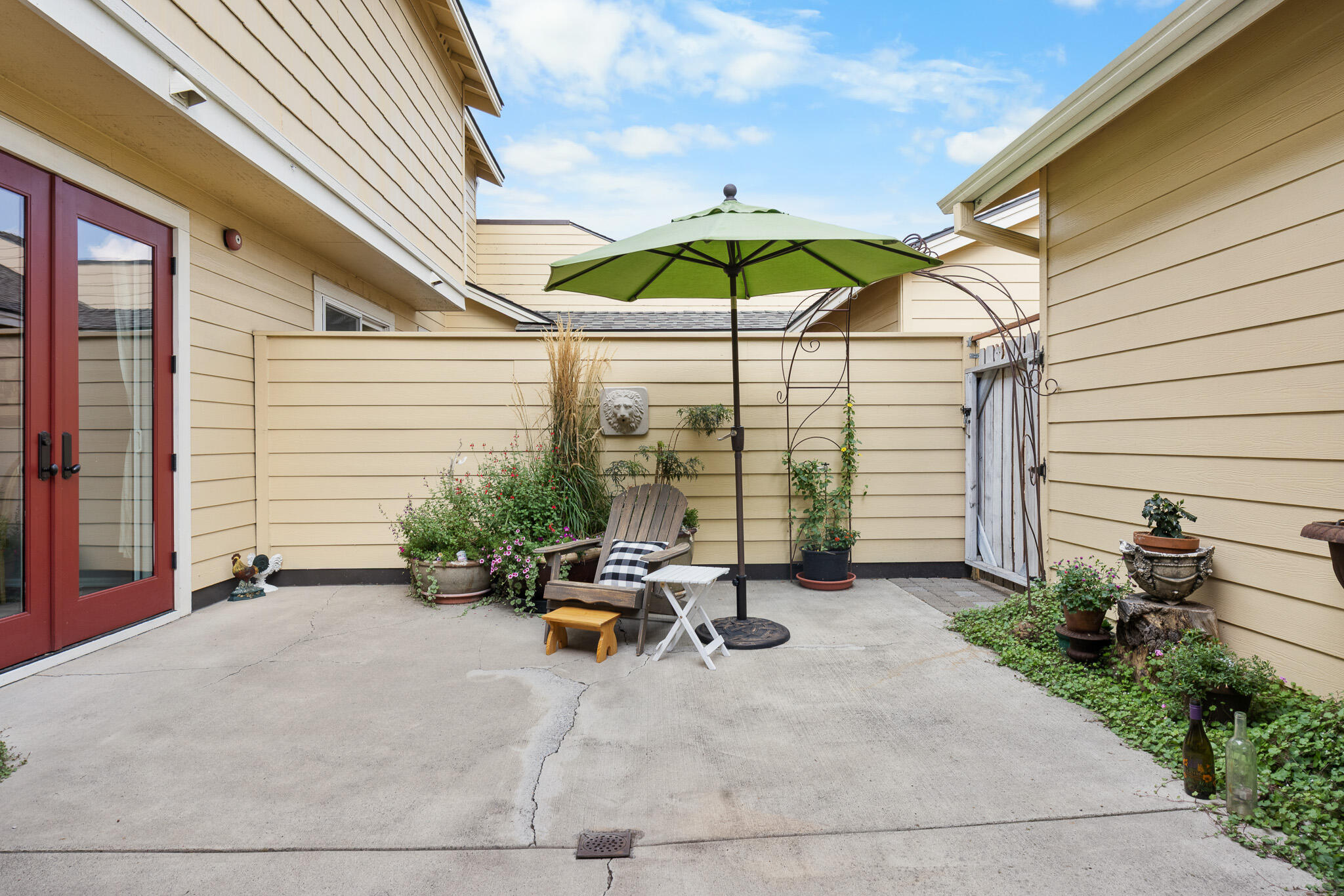 624 Southwest Hill Street Bend, OR 97702 - Photo 38 of 45 a view of the patio with chairs and table under an umbrella