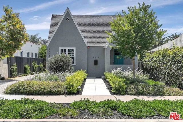 a view of house with garden and tall tree