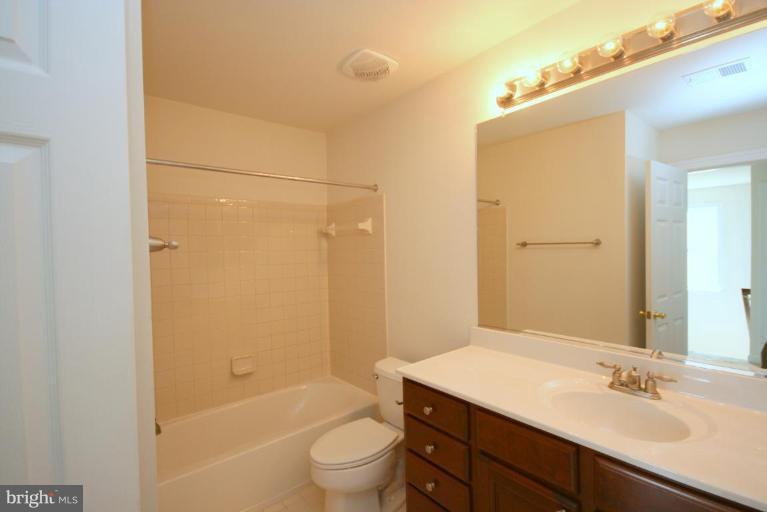 9106 Furey Road Lorton, VA 22079 - Photo 9 of 22 Full Bathroom #2