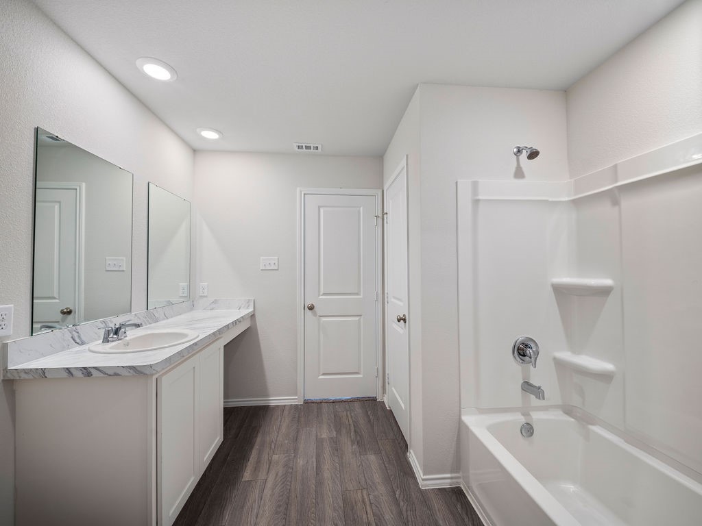 218 Stoney Ridge Lufkin, TX 75904 - Photo 17 of 29 a bathroom with a bathtub and a sink